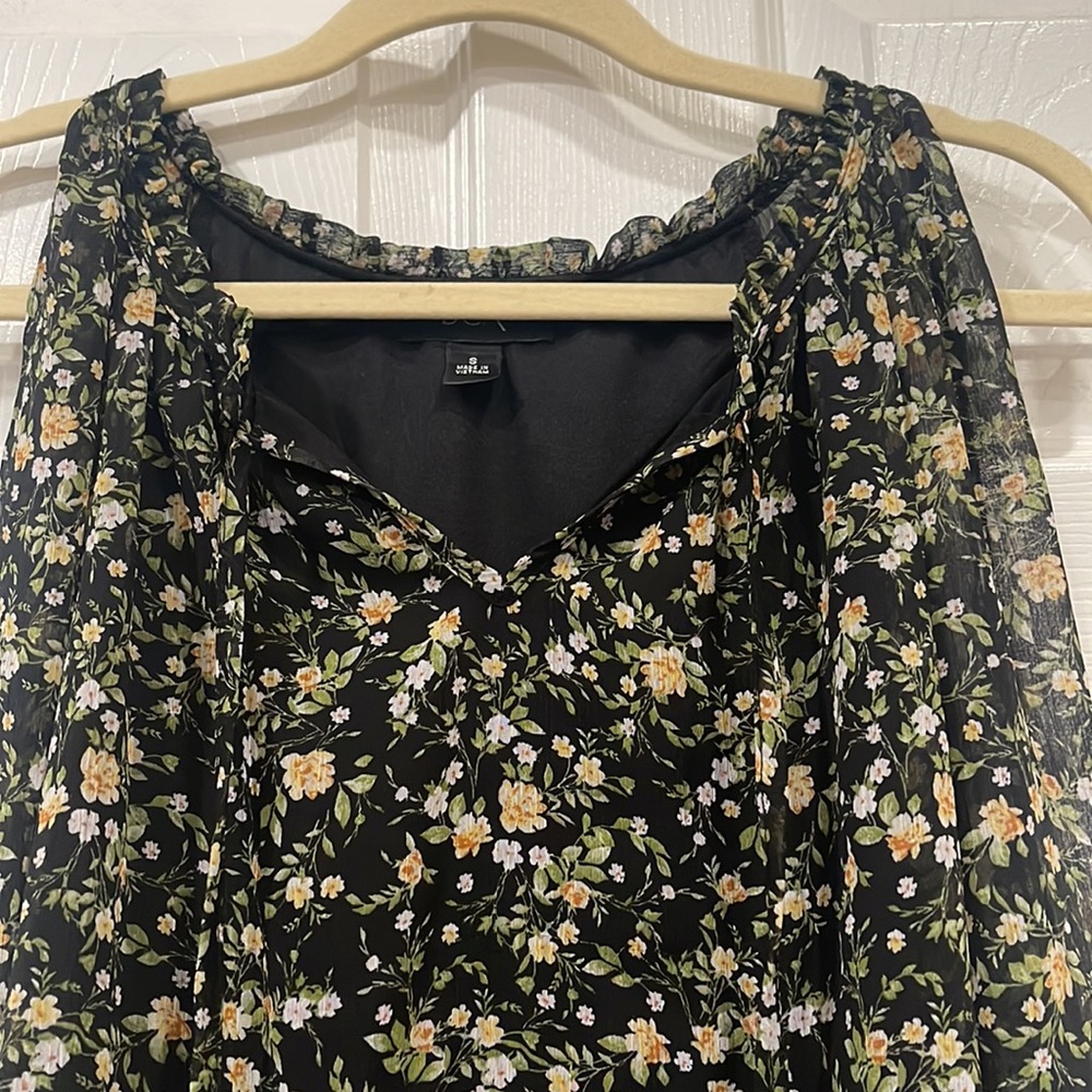 ✨FINAL PRICE✨BRAND NEW BCX LONG SLEEVES FLORAL TOP IN SIZE SMALL